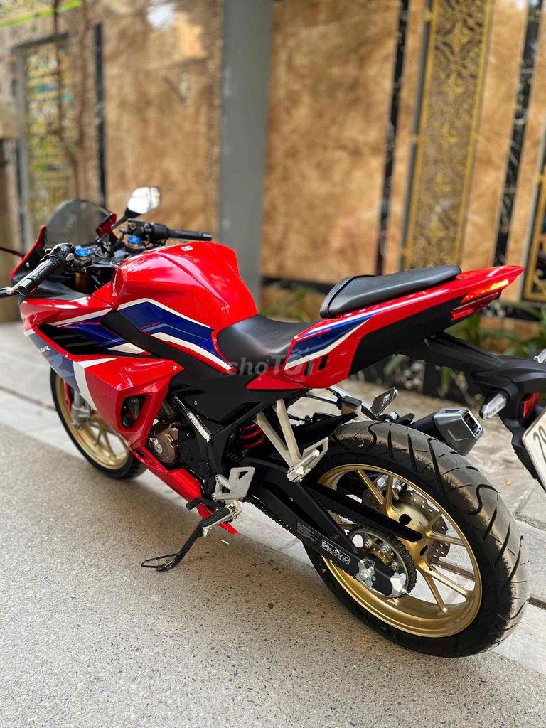 HONDA CBR 150R biển 29- bản HRC 2025  odo62km. Mua bán Xe máy tại Quận Cầu Giấy Hà Nội được đăng bởi Tong motor xe may hình 3