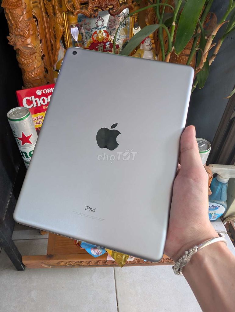 iPad Gen 7 4G 32Gb - Gen 5 Wifi 32Gb đẹp như mới. Mua bán Máy tính bảng tại Quận Hải Châu Đà Nẵng được đăng bởi thắng hình 2