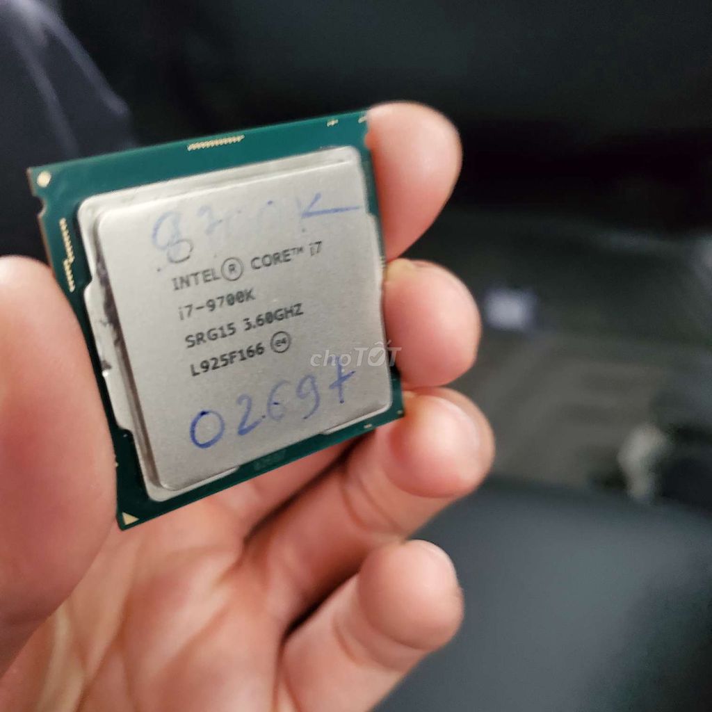 Cần thanh lý i7-9700K