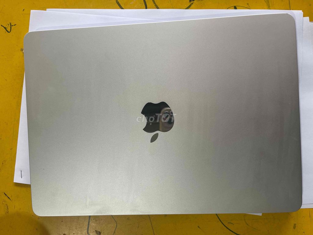 Apple Macbook Air M2 13.6 inch 8GB. Mua bán Laptop tại Quận Bình Tân Tp Hồ Chí Minh được đăng bởi Huyền hình 1