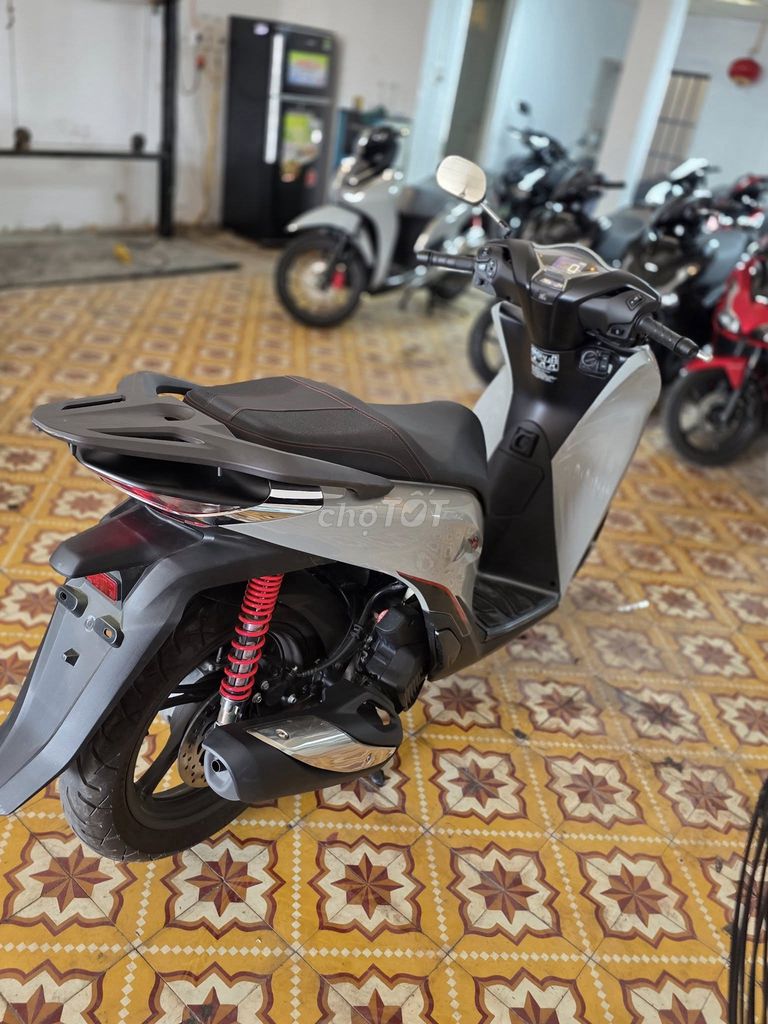 Honda sh 125 abs bản đặc biệt 2025 mới chạy 500km. Mua bán Xe máy tại Quận Hải Châu Đà Nẵng được đăng bởi Toàn hình 5