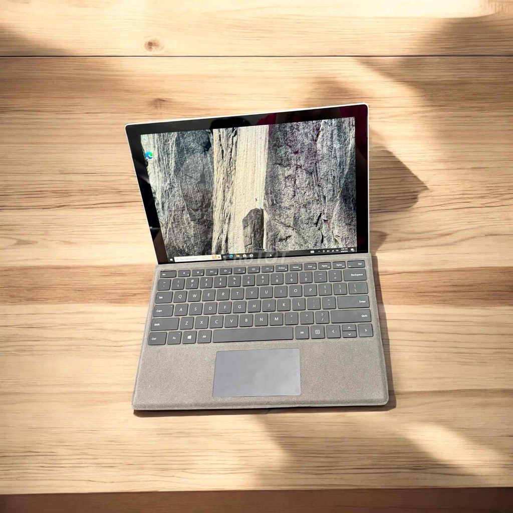 surface pro5 bảo hành 1 tháng. lỗi 1 đổi 1 (7ngay)