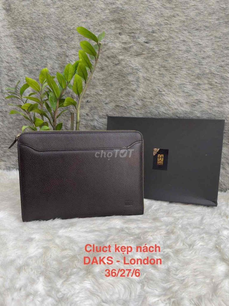 Túi cầm tay DAKS chínb hãng. Mua bán Túi xách tại Quận Ninh Kiều Cần Thơ được đăng bởi Duy 2hand   Da lô là  0 ba 2 sáu 054115 hình 1