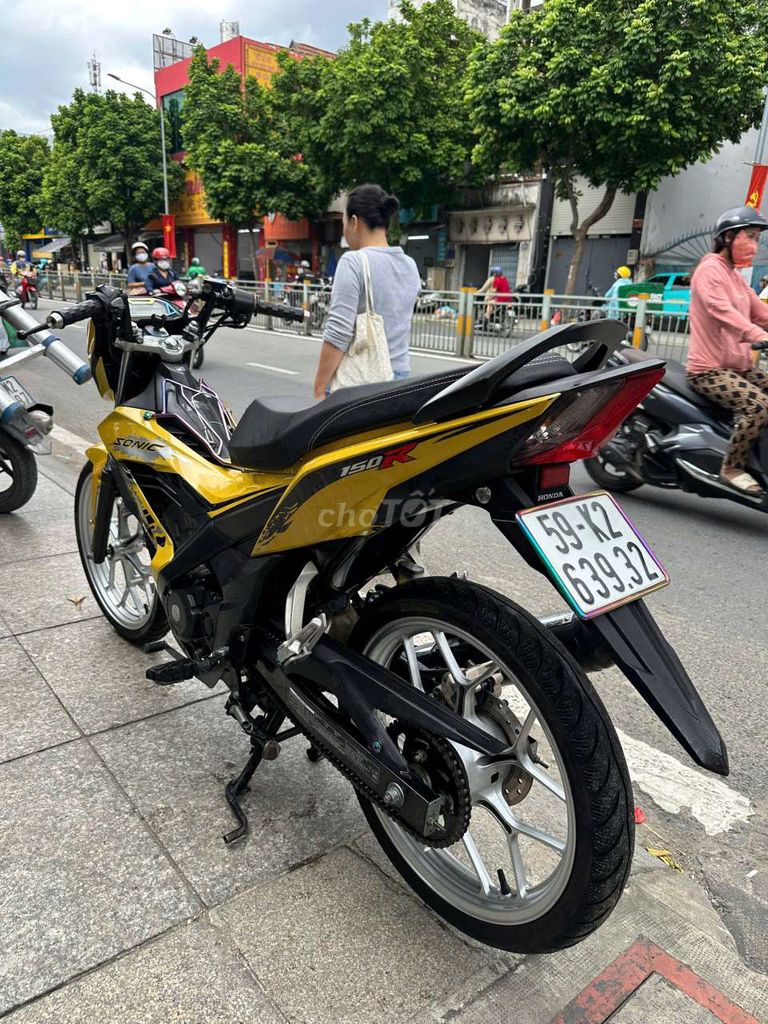 Honda sonic 150 2020 mới 90% Bstp chính chủ. Mua bán Xe máy tại Quận Tân Phú Tp Hồ Chí Minh được đăng bởi Tuanduy hình 2