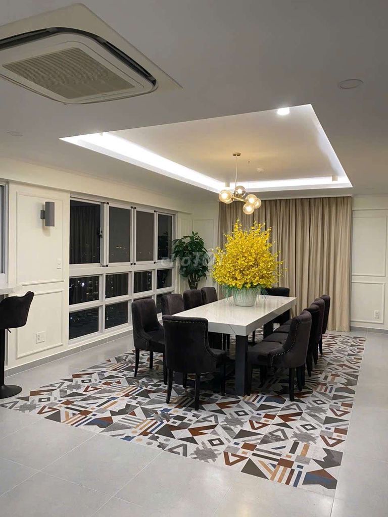 Аренда · 5 комн. · 204 м² · Quận 7, ул. Nguyễn Văn Linh