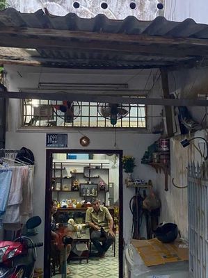 BÁN NHÀ HẺM TO 60,3M2 CẤP 4 GẦN CẦU PHÚ XUÂN SỔ RIÊNG HẺM NGẮN. Mua bán nhà ở tại Quận 7 Tp Hồ Chí Minh được đăng bởi huyle