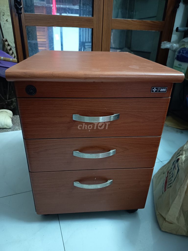 Hộc bàn Hòa Phát gỗ Nâu. Mua bán Đồ dùng văn phòng tại Quận Tây Hồ Hà Nội được đăng bởi Trần Xuân hình 1