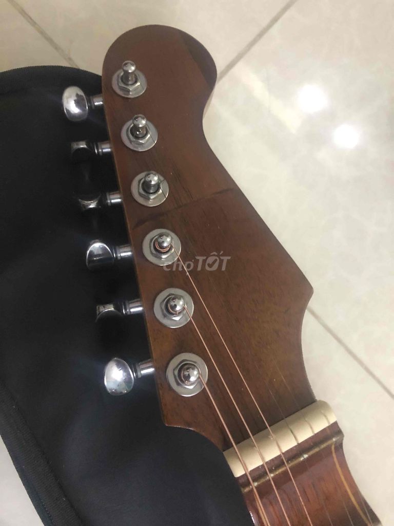 Đàn guitar MET-812 Gỗ Nâu. Mua bán Nhạc cụ tại Quận 7 Tp Hồ Chí Minh được đăng bởi Dung hình 1