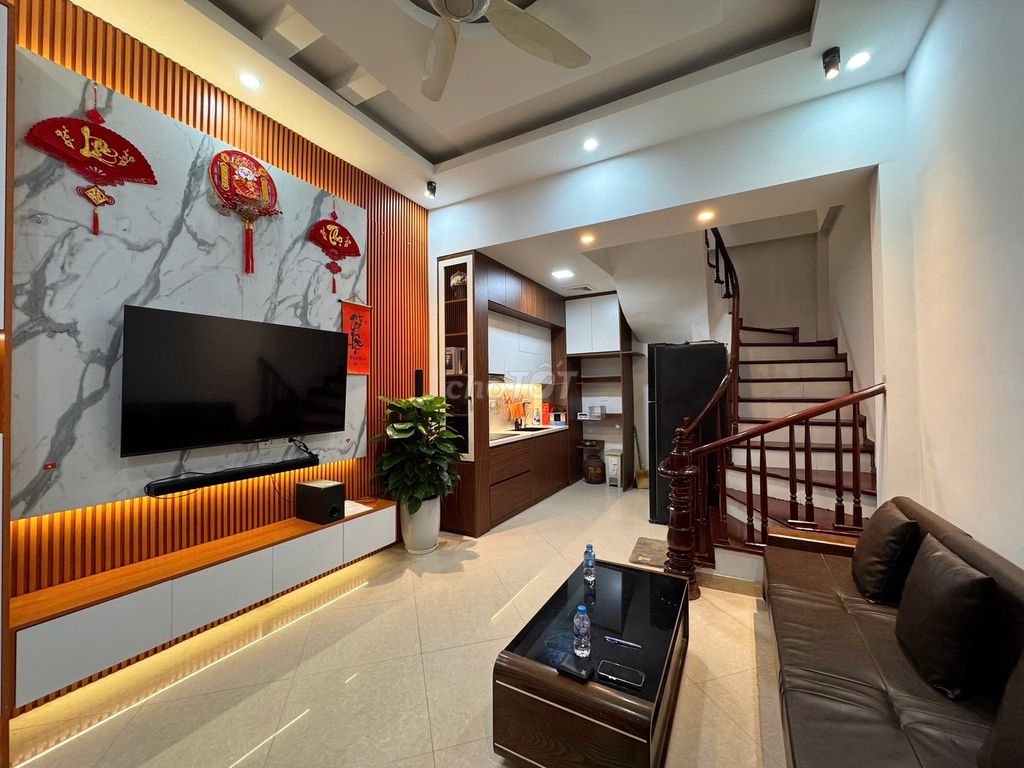 BÁN NHÀ ĐẸP PHỐ QUAN NHÂN- THANH XUÂN 43M2 x 5T NGÕ Ô TÔ GIÁ 7.8 TỶ