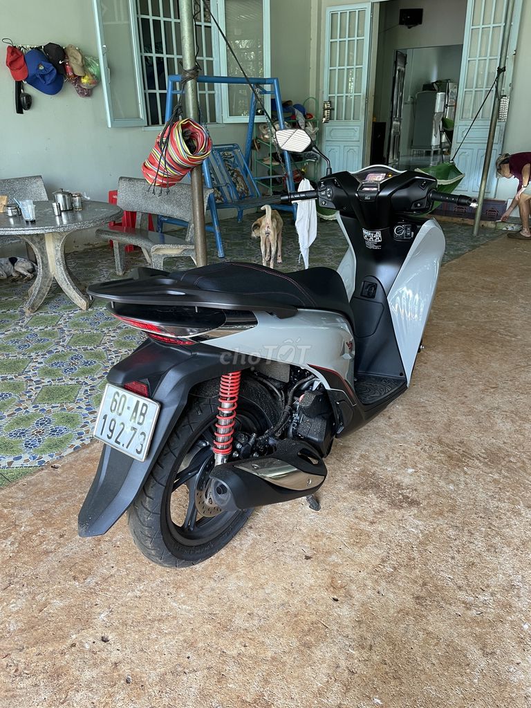 Honda sh160i đăng kí 8/2025 xe nhứ mới. Mua bán Xe máy tại Thành phố Long Khánh Đồng Nai được đăng bởi Quang hình 6