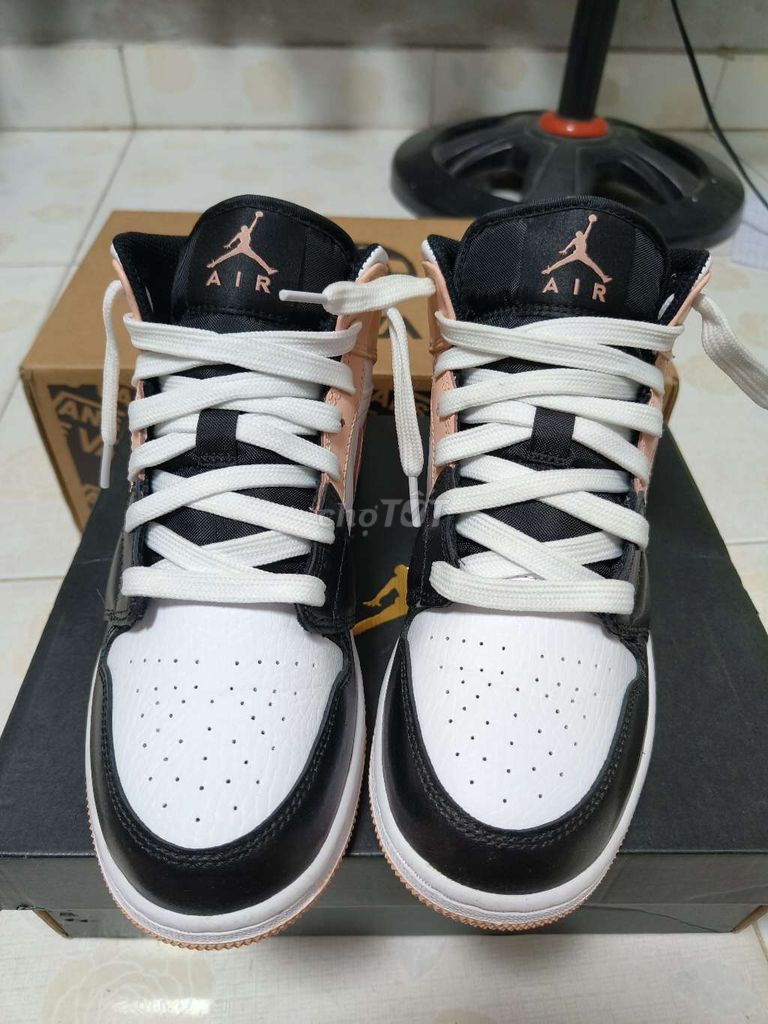 air jordan 1 mid crimson tint toe