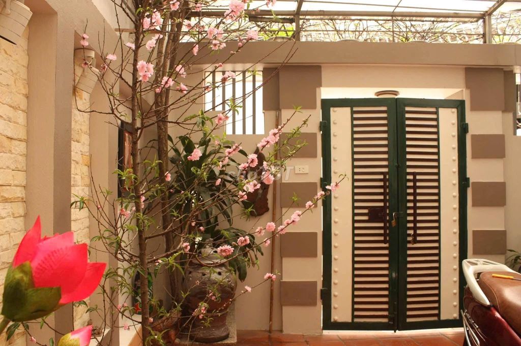 Cho thuê nhà sân vườn Đội Cấn, Ba Đình, full đồ