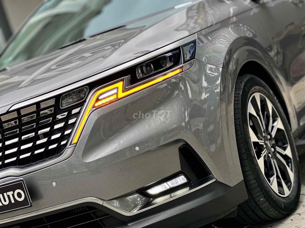 Kia Carnival Signature 2024 дизель автомат серый