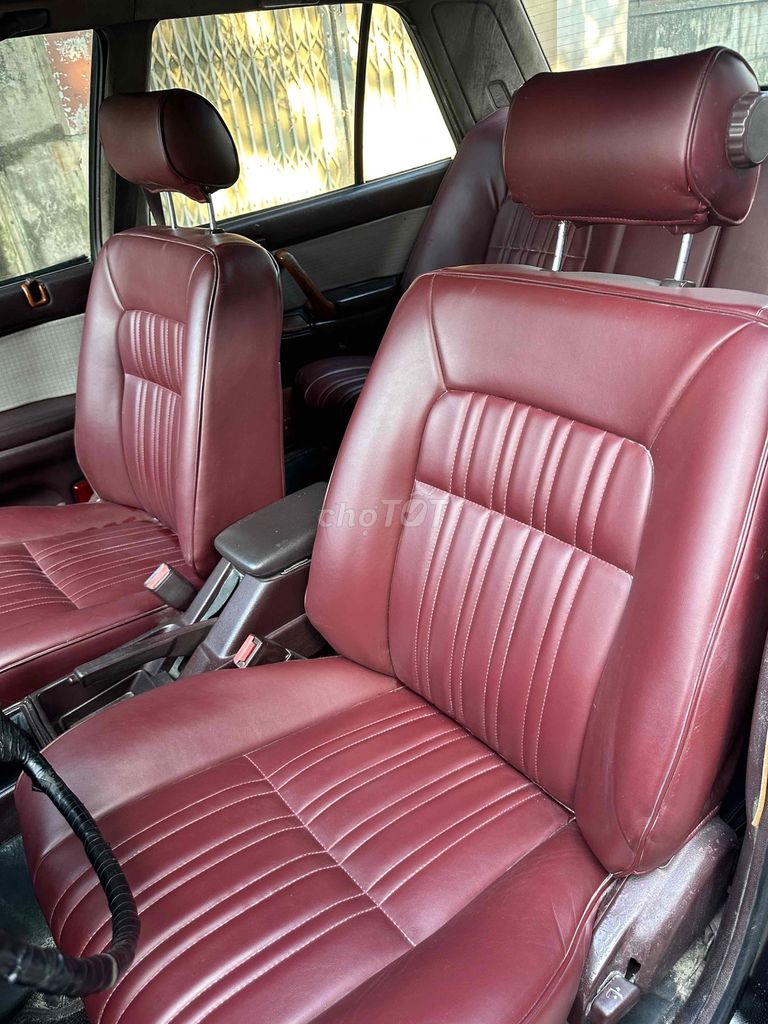Toyota Crown Дизель Черная 5 мест красный салон