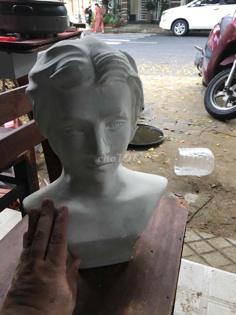 tượng thạch cao tập vẽ