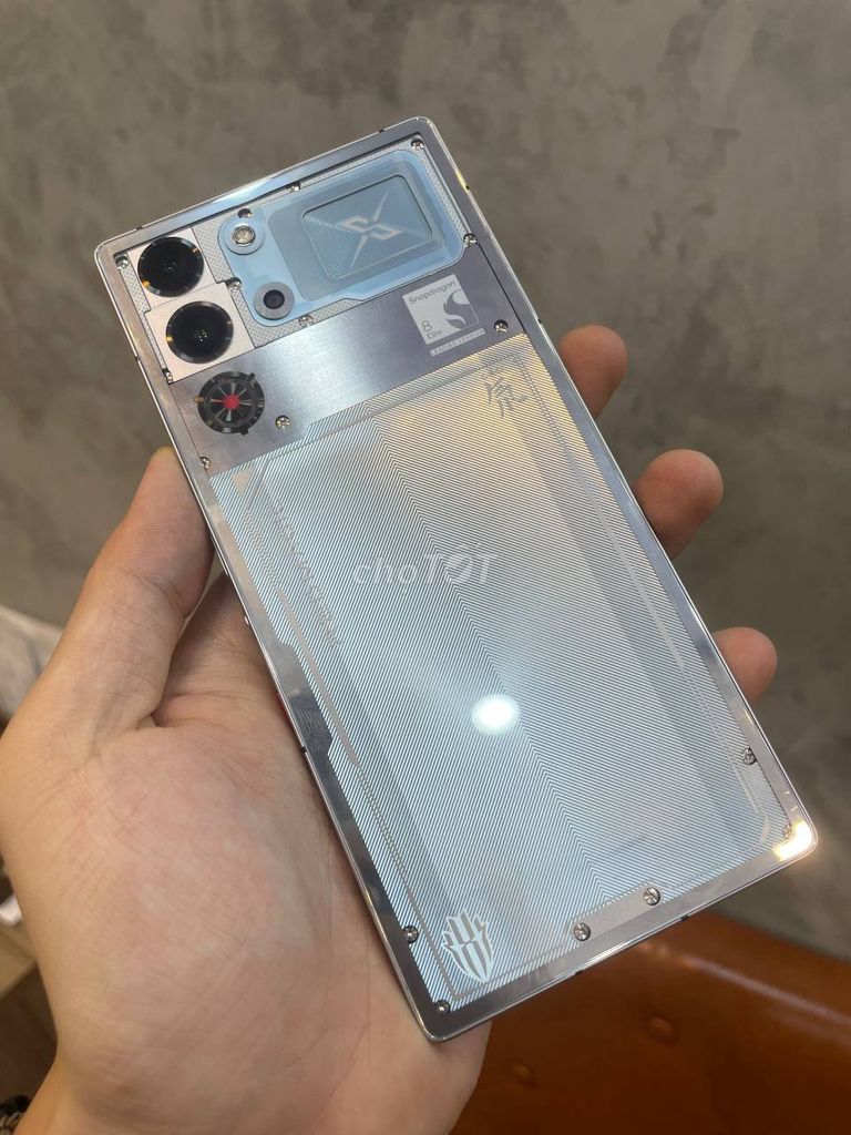 Red Magic 10S Pro+ 🔥Silver Wing hầm hố, nhìn là mê. Mua bán Điện thoại tại Quận 10 Tp Hồ Chí Minh được đăng bởi Lê Quân Mobile hình 1