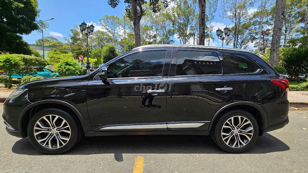 Mitsubishi Outlander 2019 2.0 CVT - 68000 km. Mua bán Ô tô tại Quận 10 Tp Hồ Chí Minh được đăng bởi Anh Thanh hình 5