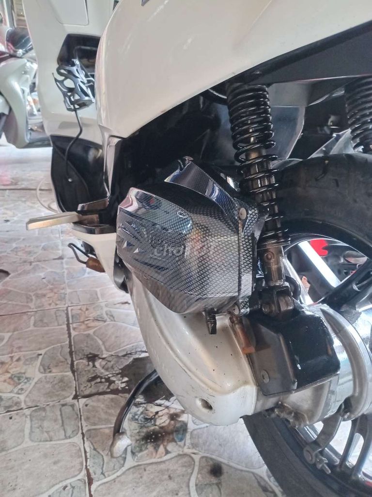 Xe máy Honda PCX màu trắng. Mua bán Xe máy tại Quận Bình Tân Tp Hồ Chí Minh được đăng bởi Cường phát  hình 5