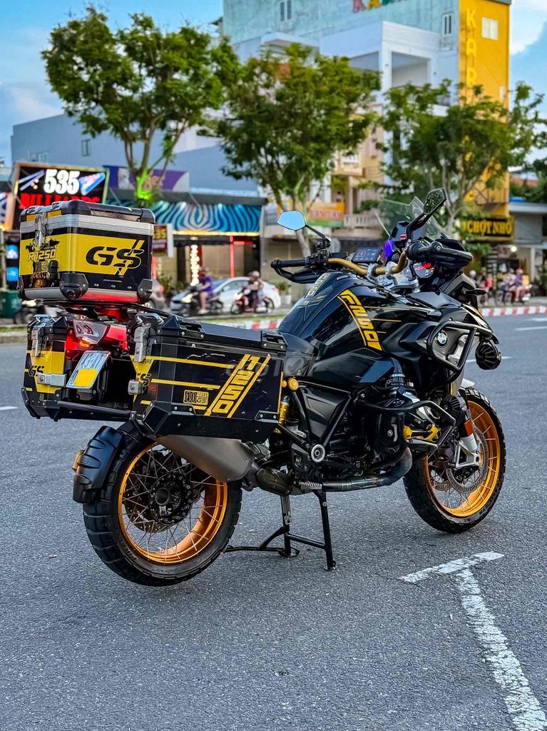 GS 1250 bản Kỉ Niệm 40th. Mua bán Xe máy tại Quận Hải Châu Đà Nẵng được đăng bởi Thái Hoàng Phi Linh hình 3