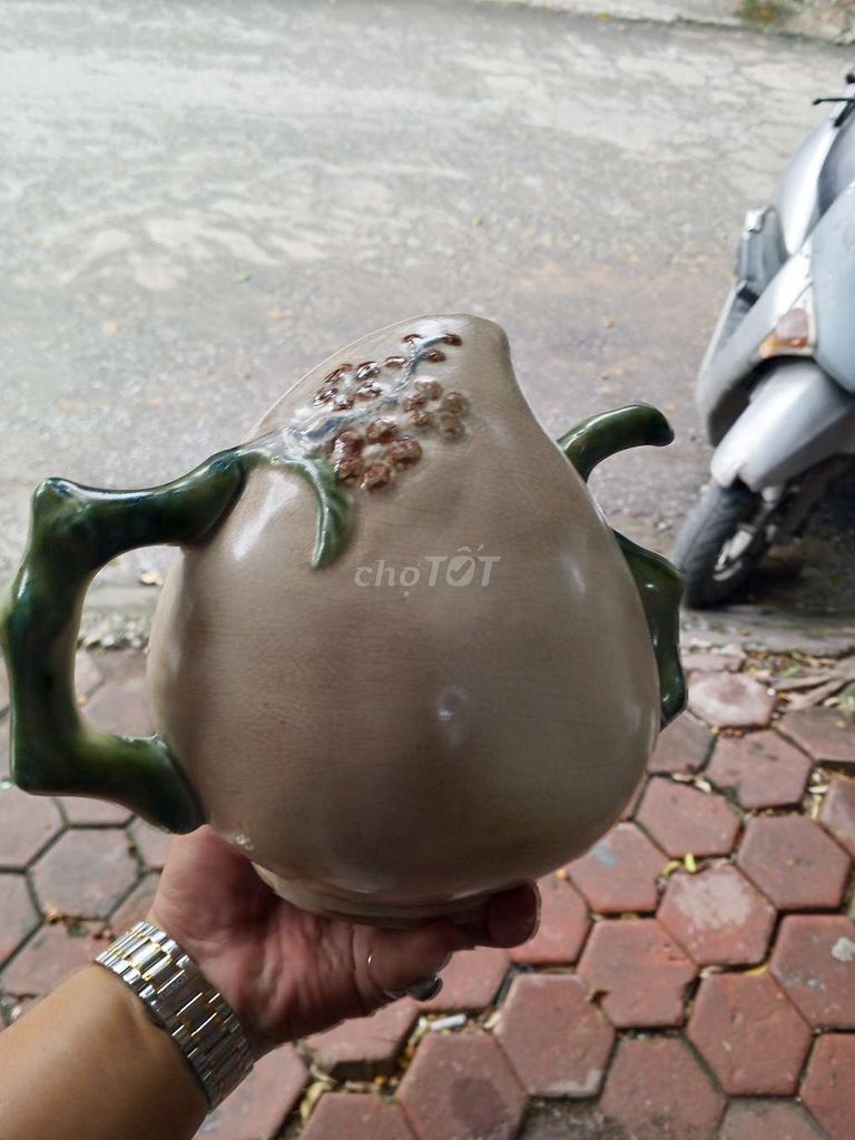 Bình gốm Nâu Xanh lá Dáng đào. Mua bán Đồ sưu tầm, đồ cổ tại Quận Hà Đông Hà Nội được đăng bởi Đồ cũ sưu tầm hà nội hình 1