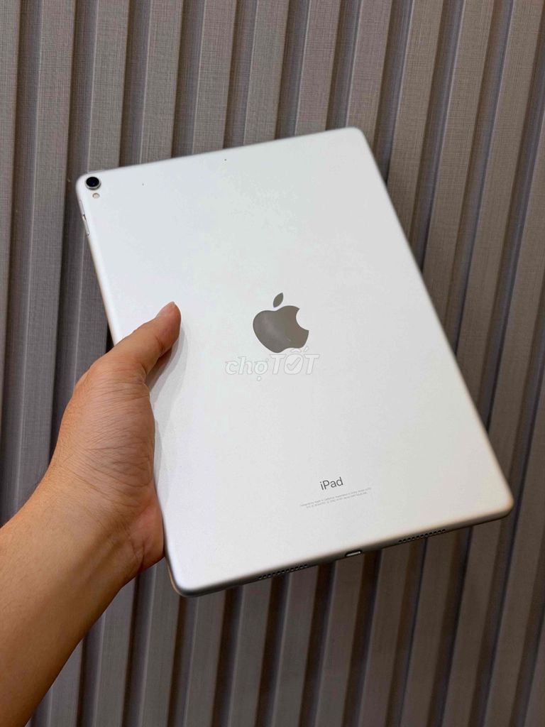 iPad Pro 10.5 2017 Wifi 64GB Bạc màn 120hz 4 loa. Mua bán Máy tính bảng tại Quận Ninh Kiều Cần Thơ được đăng bởi Quý Mobile Cần thơ hình 1