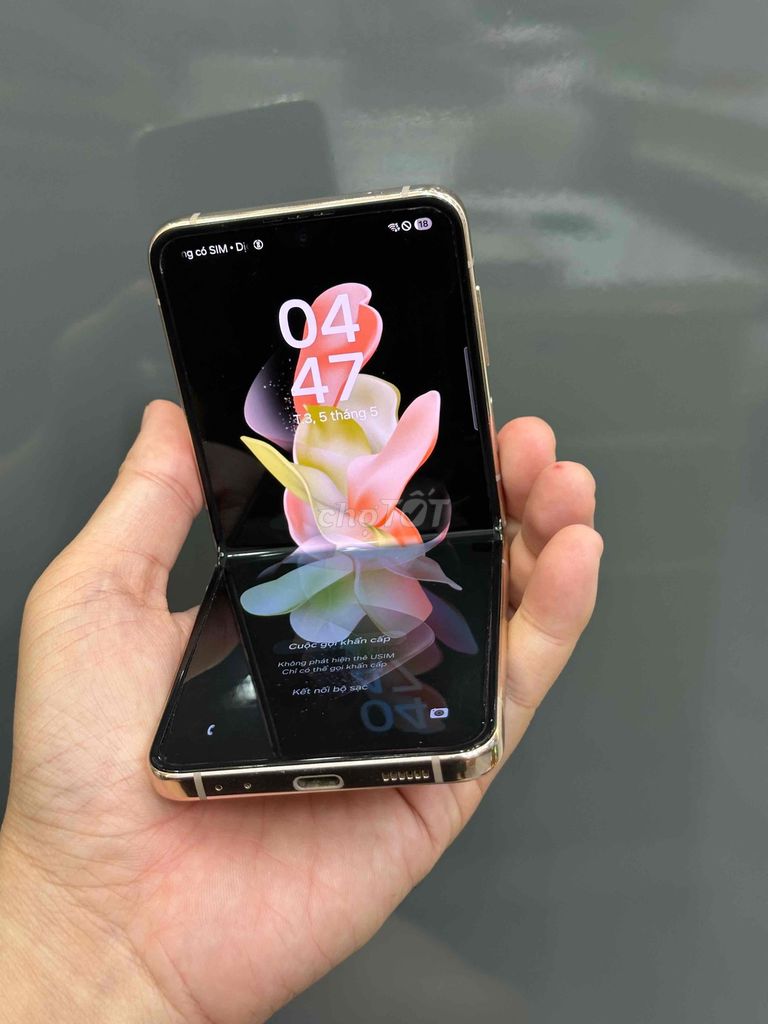 Samsung Z Flip 4 256GB Màn amoled công nghệ gập. Mua bán Điện thoại tại Quận Ninh Kiều Cần Thơ được đăng bởi Quý Mobile Cần thơ hình 1