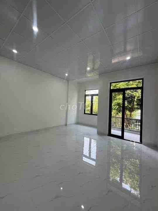 Аренда · 3 комн. · 90 м² · Quận Cẩm Lệ, ул. Đường Lê Kim Lăng