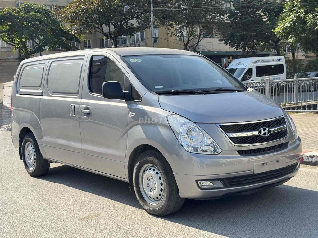 Hyundai Grand Starex 2011 Van 3 chỗ máy dầu AT. Mua bán Ô tô tại Quận Bắc Từ Liêm Hà Nội được đăng bởi Tô Văn Tiến hình 3