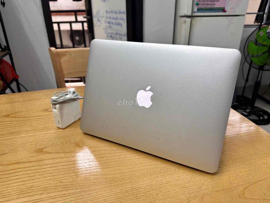 Apple Macbook Air 2017 13.6 inch 8GB/128GB. Mua bán Laptop tại Quận Cầu Giấy Hà Nội được đăng bởi Khánh Vân hình 1