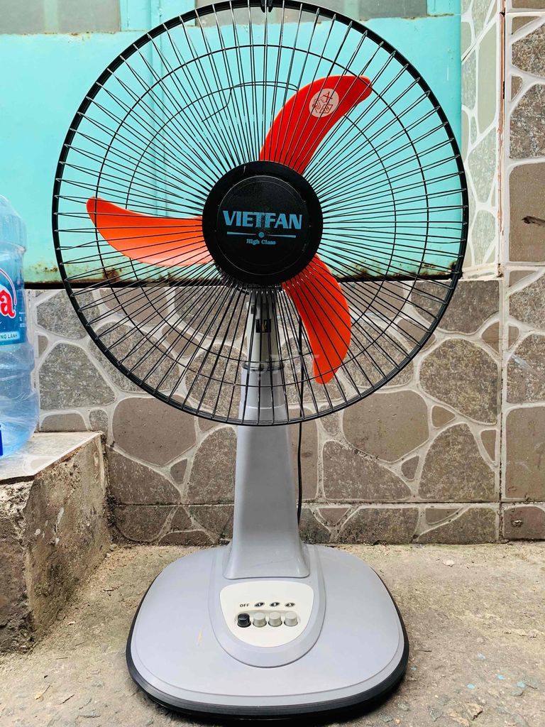 quạt đứng vietfan còn rất đẹp và mạnh