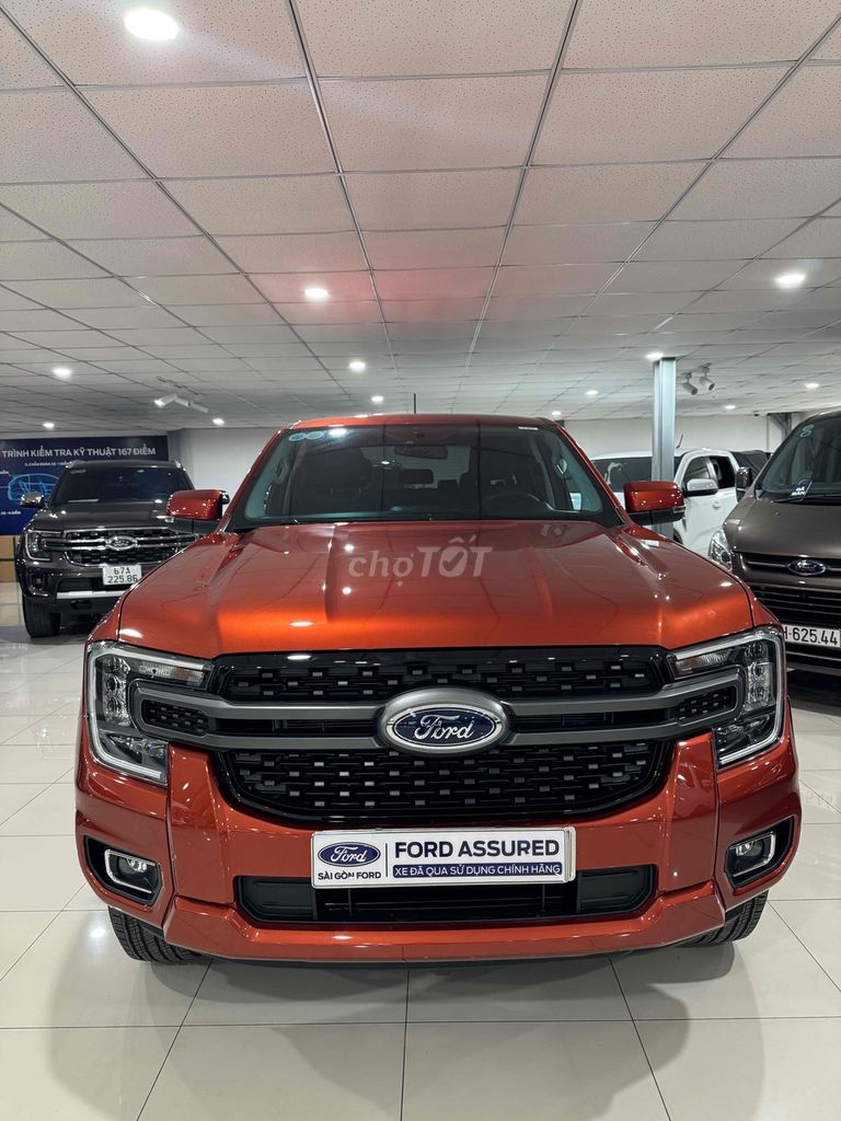 Hãng Ford bán Ranger XLS AT 2025 lướt 99% như mới