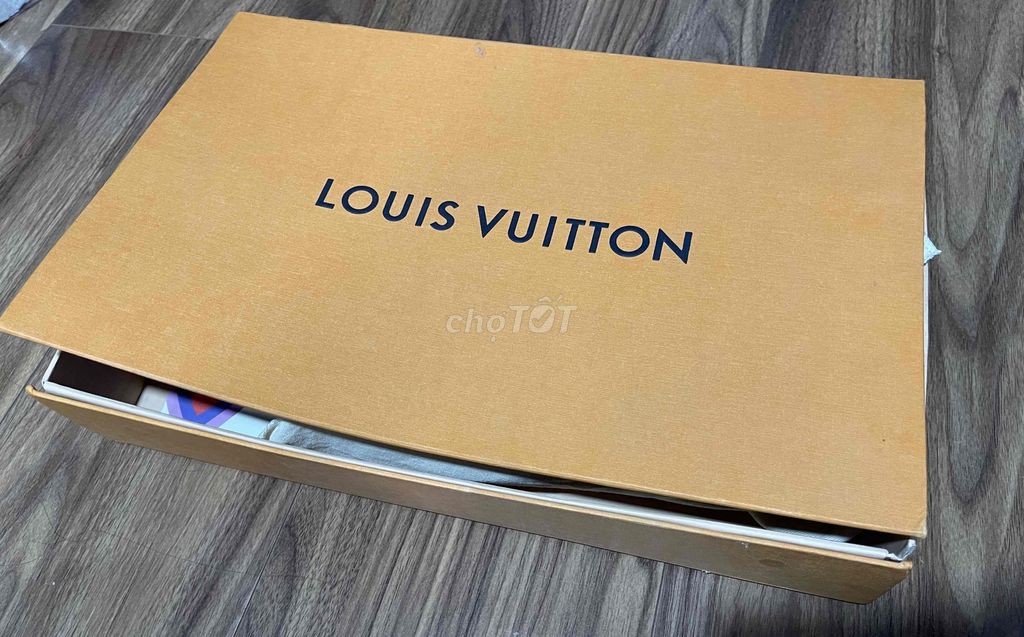 Clutch LV fullbox authentic