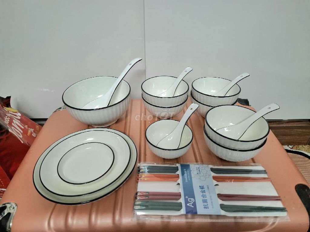 Bộ bát đũa Sứ, Sợi thủy tinh Trắng Đen. Mua bán Dụng cụ nhà bếp tại Quận Đống Đa Hà Nội được đăng bởi Yuppp hình 1