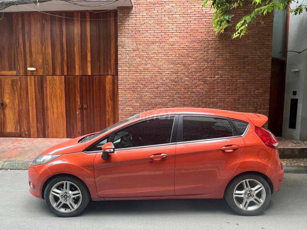 Ford Fiesta Sport 2011 оранжевый