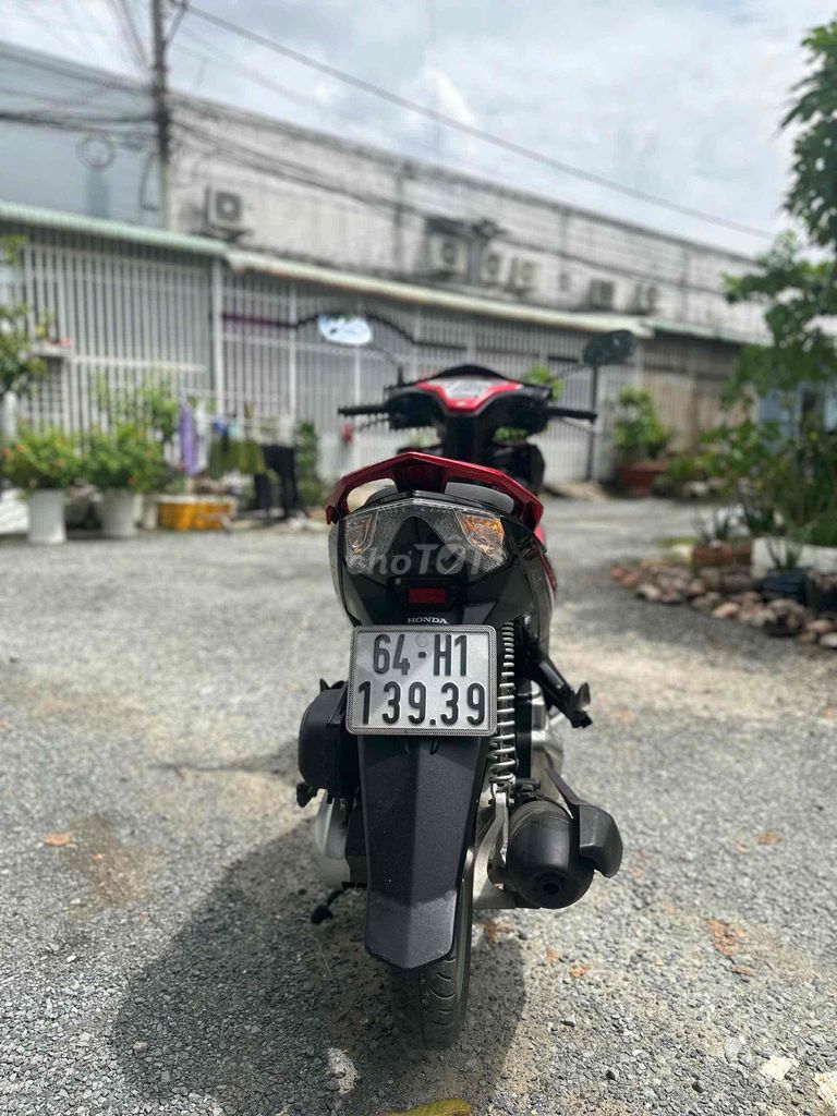 HONDA AIR BLADE 2014. bs víp 139.39. chính chủ bán. Mua bán Xe máy tại Thành phố Vĩnh Long Vĩnh Long được đăng bởi Lê Công hình 4