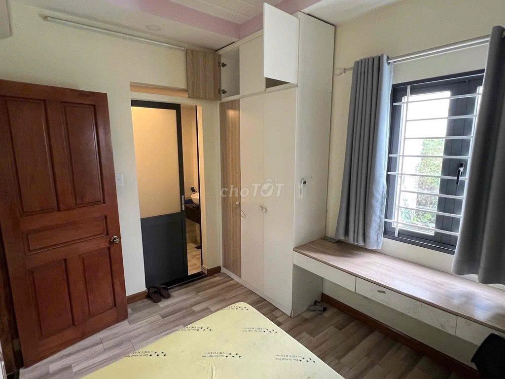 Cho thuê nhà 3 lầu Fullnt đường huỳnh tấn phát Quận 7
