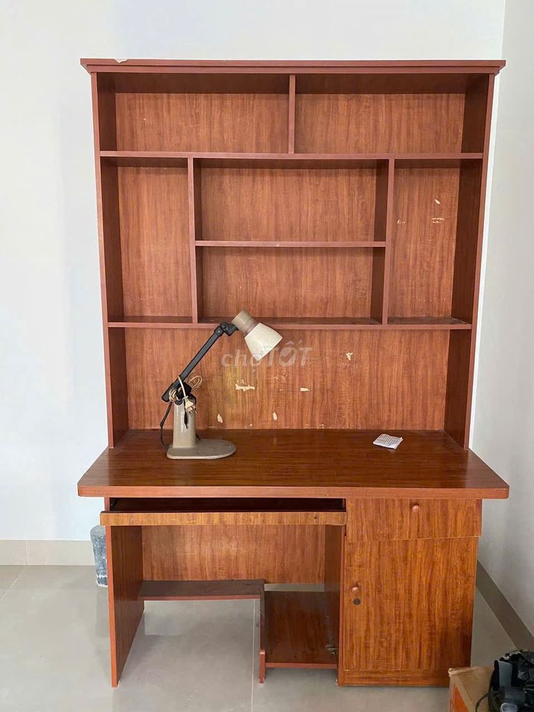 Bàn học gỗ Nâu Kệ sách tích hợp. Mua bán Bàn ghế tại Quận Bắc Từ Liêm Hà Nội được đăng bởi Dương hình 1