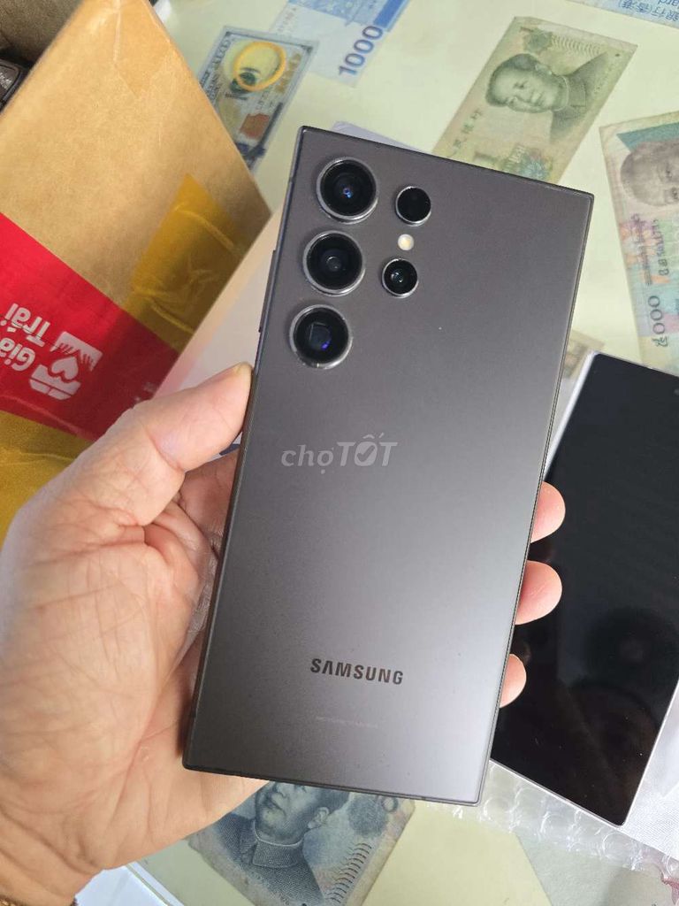 Samsung S24 Ultra 256GB Đen SSVN BH T9.2026. Mua bán Điện thoại tại Thành phố Buôn Ma Thuột Đắk Lắk được đăng bởi Lê Nguyễn SmartPhones hình 1