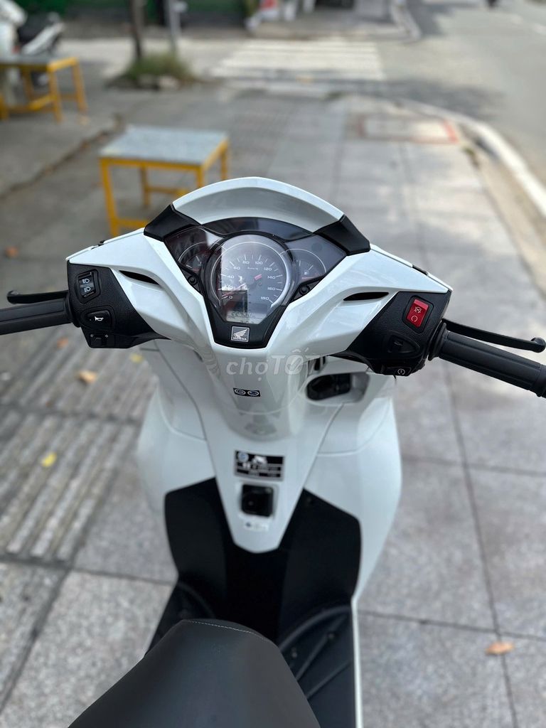 [Góp 50] sh 300i date 2017 trắng sporty, zin 100%. Mua bán Xe máy tại Quận Tân Phú Tp Hồ Chí Minh được đăng bởi VÕ MINH HẬU hình 4