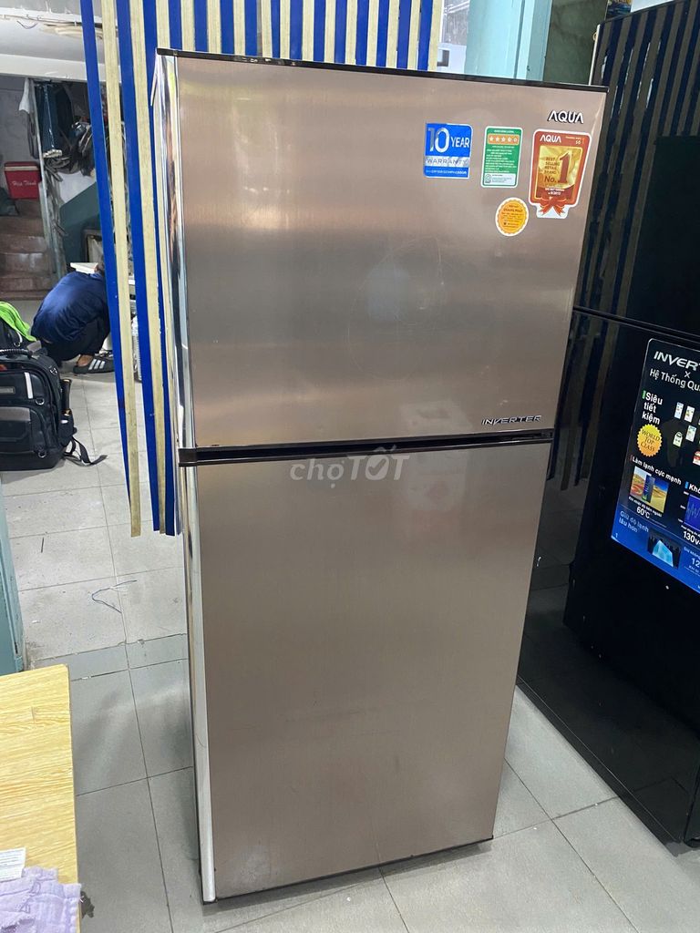Tủ lạnh Aqua 252 lít inverter diệt khuẩn, nhẹ điện. Mua bán Tủ lạnh tại Quận 4 Tp Hồ Chí Minh được đăng bởi QUANG PHÁT hình 1