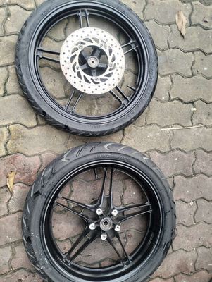 Bánh mâm xe máy Yamaha Exciter 150 đen hợp kim. Mua bán Phụ tùng xe tại Thành phố Biên Hòa Đồng Nai được đăng bởi Phạm Việt Thức