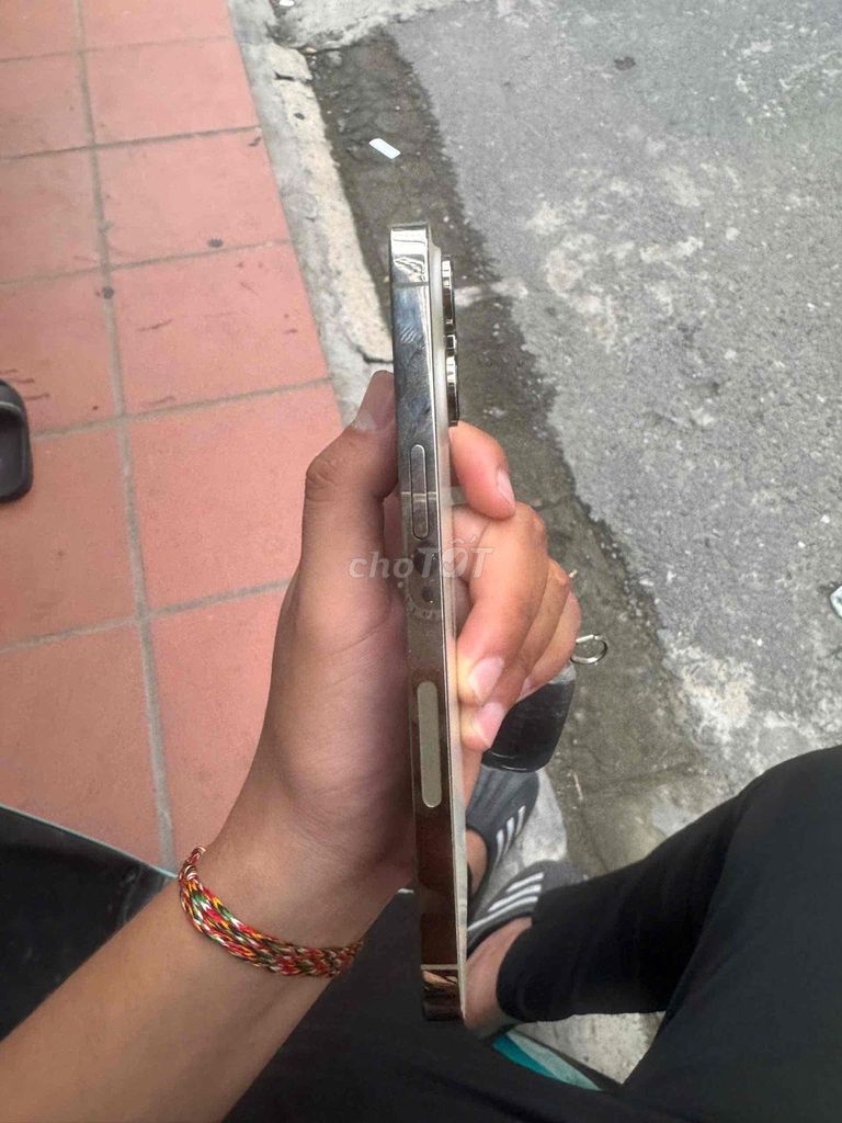 Apple iPhone 14 Pro Max 256GB Vàng Màn nứt kính. Mua bán Điện thoại tại Huyện Gia Lâm Hà Nội được đăng bởi Nguyễn Trọng Đông hình 1