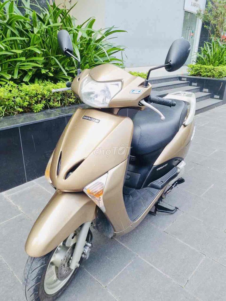 Honda Lead 110, золотистый, пробег 30 тыс. км, в отличном состоянии