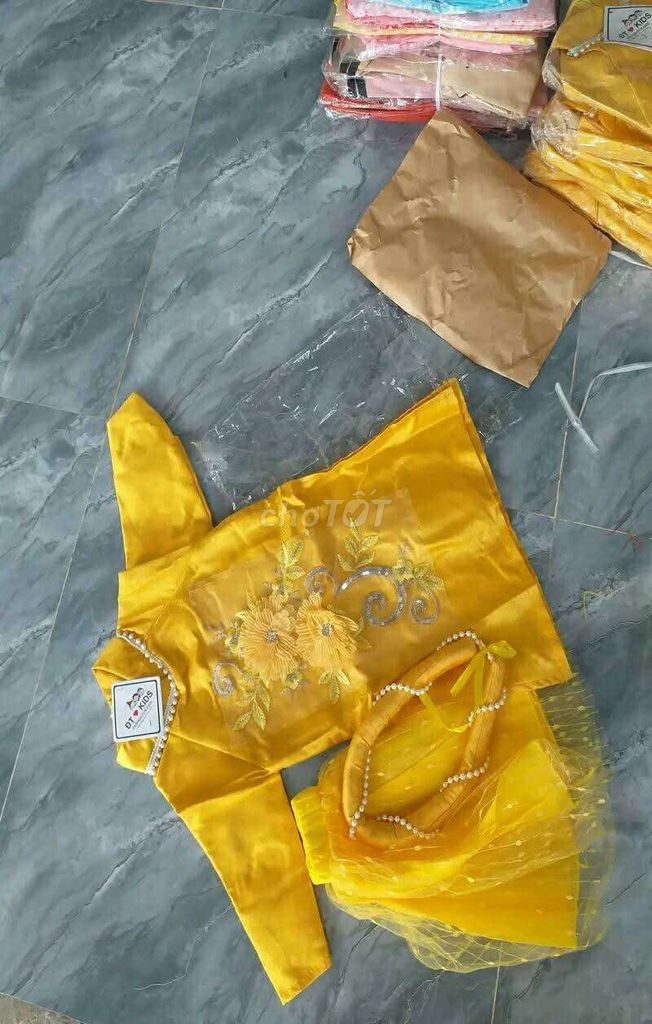 Áo dài cách tân bé gái size 1-7 mới. Mua bán Mẹ và bé tại Huyện Tam Bình Vĩnh Long được đăng bởi chuyên sỉ lẻ quần áo trẻ em hình 1