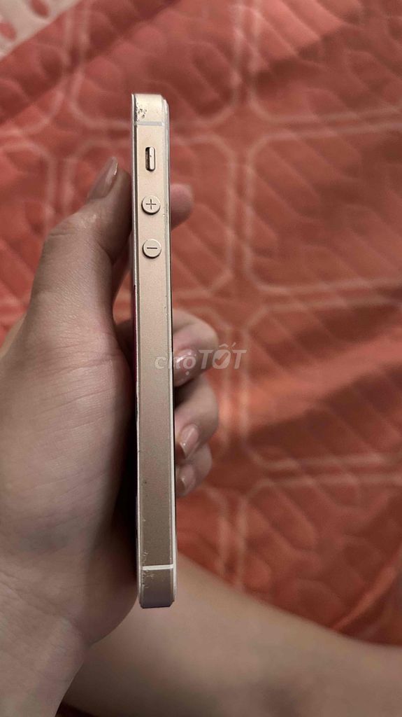 iPhone SE 64GB Vàng. Mua bán Điện thoại tại Thành phố Đồng Xoài Bình Phước được đăng bởi Laiii hình 1