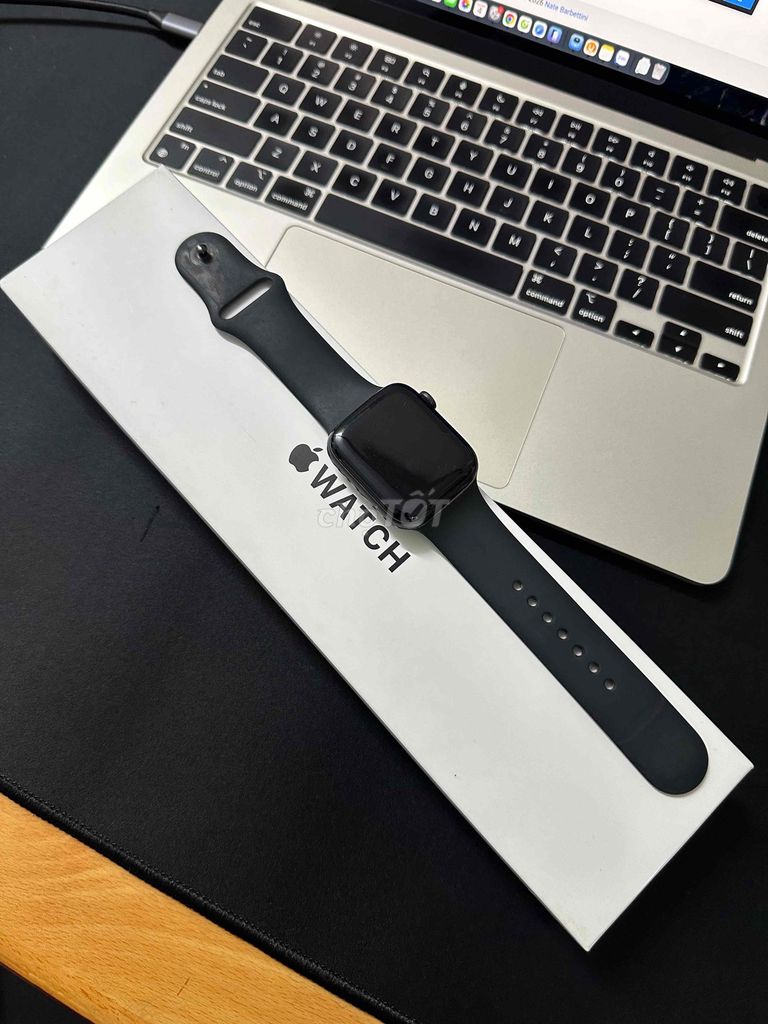 Apple Watch SE 44mm Đen Nhôm. Mua bán Thiết bị đeo thông minh tại Quận Long Biên Hà Nội được đăng bởi Tuan hình 1