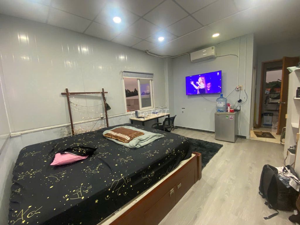 35 м2_ только электричество, отдельная кухня, смарт-телевизор, 60 дюймов_100 м до Ван Хиена