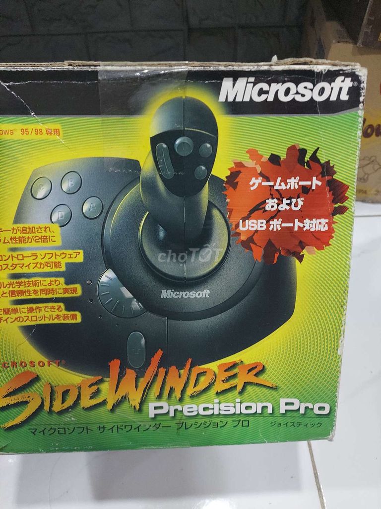 Tay chơi game và kính thực tế ảo