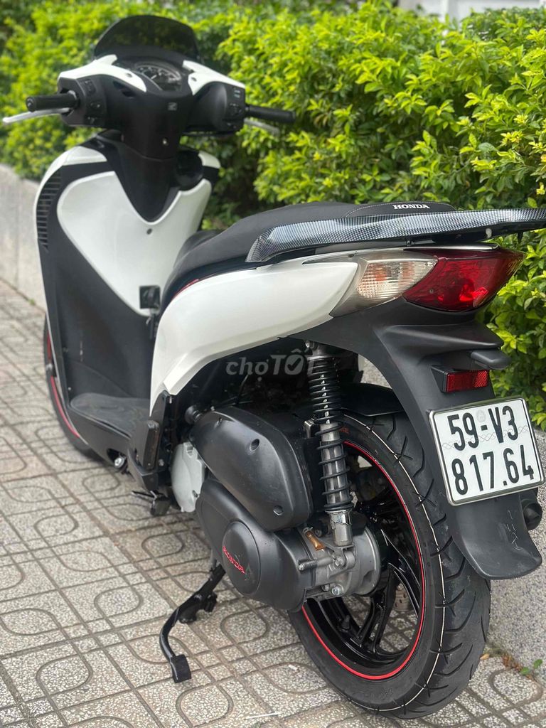 Honda SH 125i 2017 Smartkey up SH Ý Trắng BSTP 9c. Mua bán Xe máy tại Thành phố Thủ Đức Tp Hồ Chí Minh được đăng bởi Xe Máy Sơn Thủ Đức hình 8