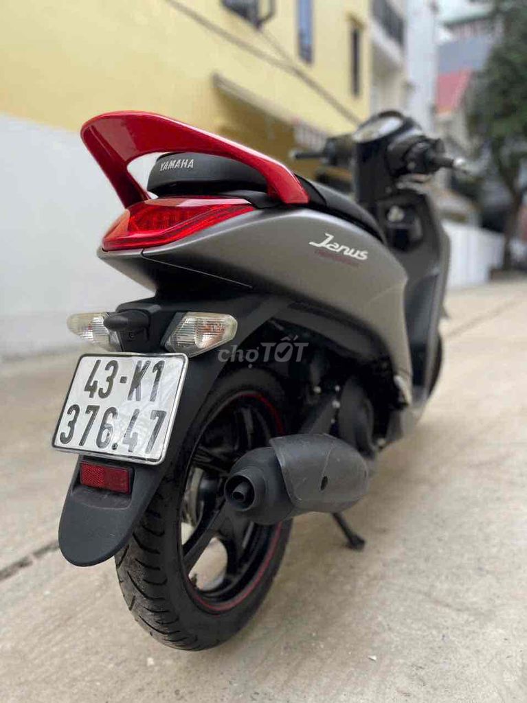 Скутер Yamaha Janus матовый черный